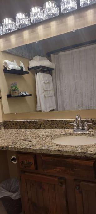 J.Creek Retreat, Creekside Townhouse +1 Car Garage Villa แมกกีวาเลย์ ภายนอก รูปภาพ