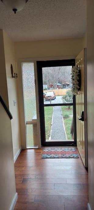 J.Creek Retreat, Creekside Townhouse +1 Car Garage Villa แมกกีวาเลย์ ภายนอก รูปภาพ