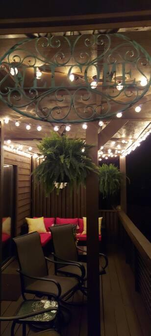 J.Creek Retreat, Creekside Townhouse +1 Car Garage Villa แมกกีวาเลย์ ภายนอก รูปภาพ