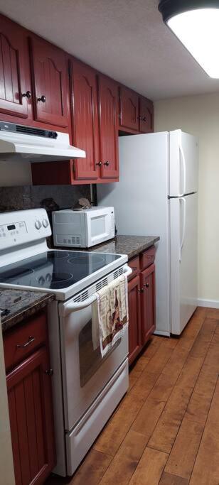 J.Creek Retreat, Creekside Townhouse +1 Car Garage Villa แมกกีวาเลย์ ภายนอก รูปภาพ